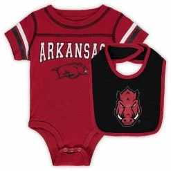 Colosseum Newborn & Infant Cardinal Arkansas Razorbacks Chocolate Bodysuit & Bib Set
